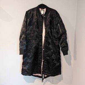 Women's GAP quilted black jacket. Women's size large black quilted jacket.